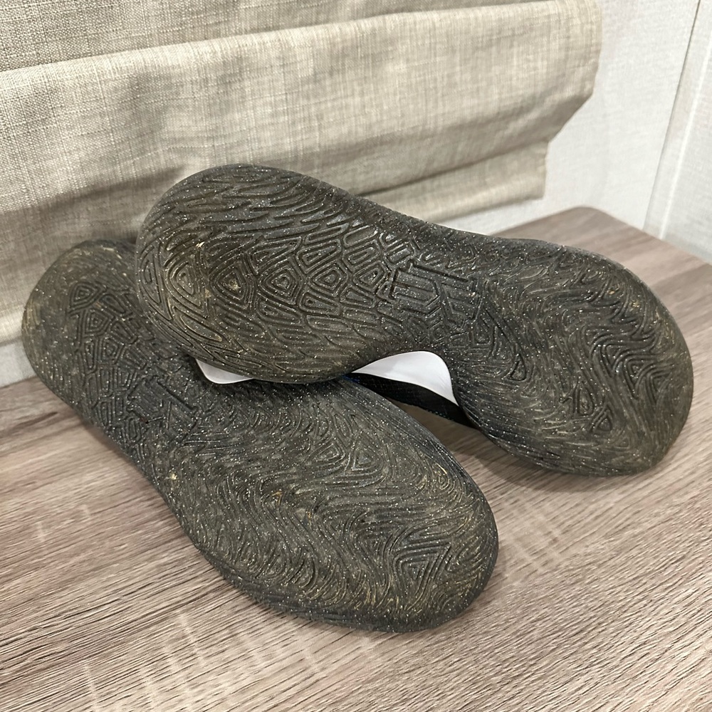 Nike Kyrie Flytrap V - image 4